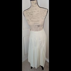 Willis & Geiger Outfitters Vintage Cream Pleated Skirt